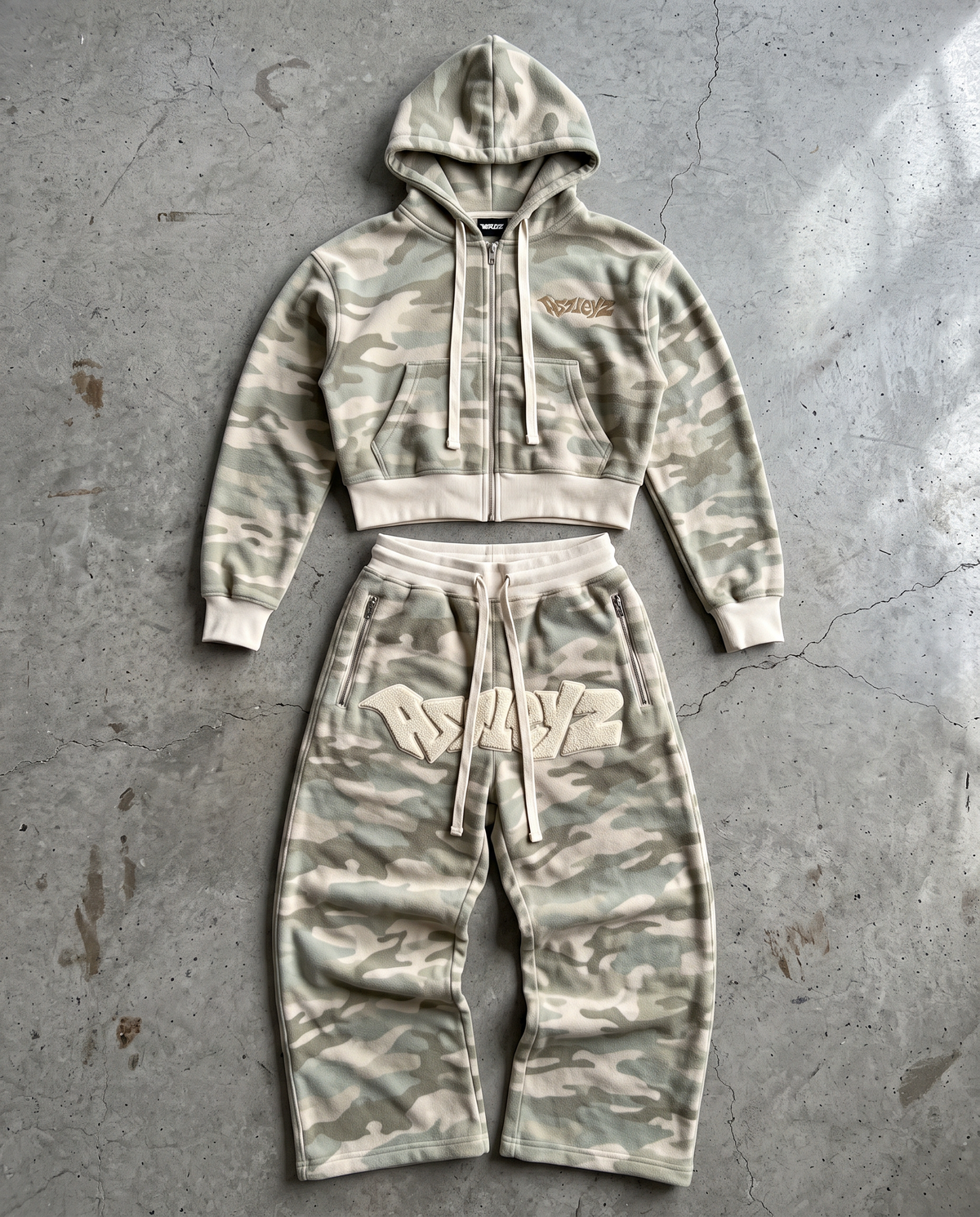Astleyz Sand Camo Set – on concrete